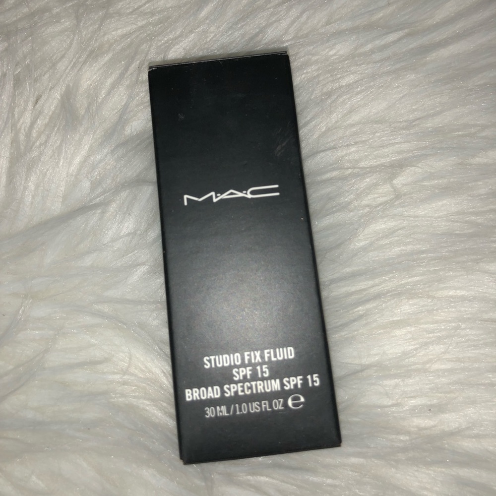 Mac studio fixed fluid GENTLY USED